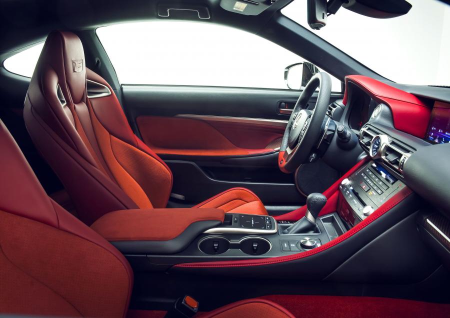 Интерьер Lexus RC F Track Edition 2019 года  (NA) (фото 3 из 48)